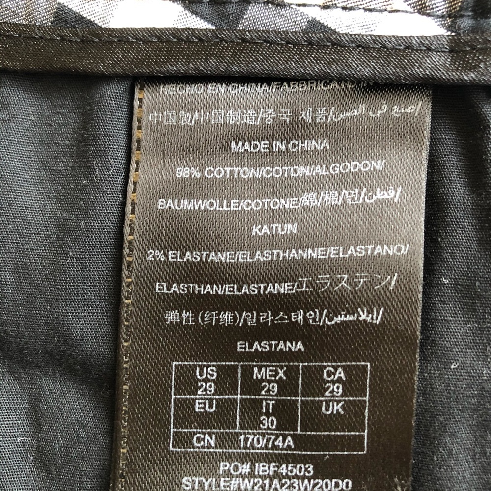 GUESS - Picture 3 of 9